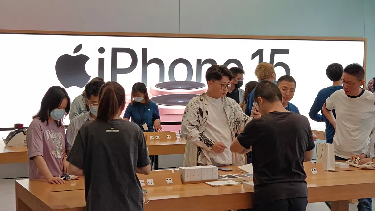 Para presidencialeve në Tajvan, autoritetet kineze hetojnë furnizuesin e Apple iPhone, Foxconn