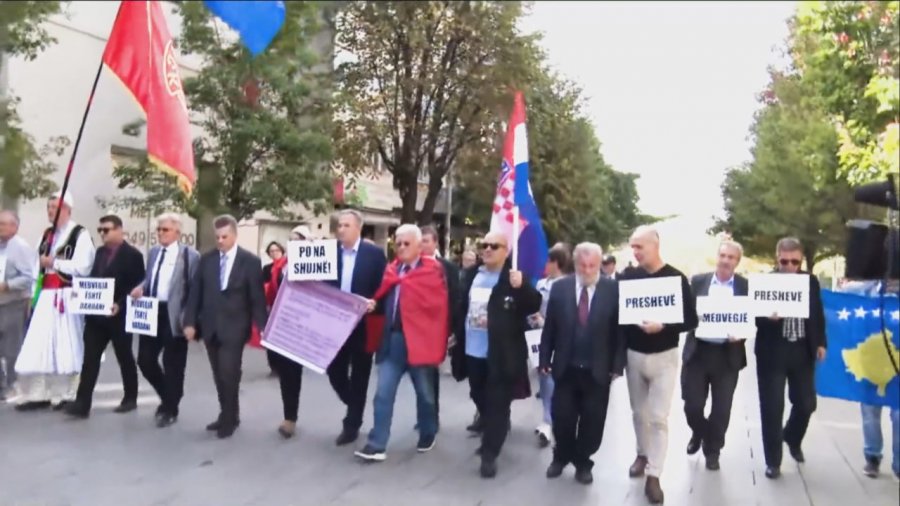 Manifestim edhe kundër Ramës, protestë kundër agresivitetit serb ndaj shqiptarëve