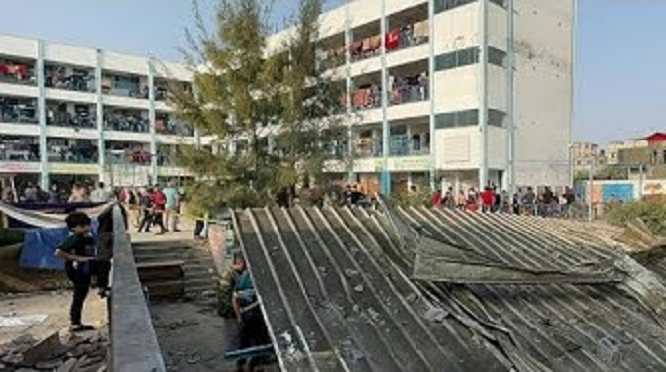 Izraeli bombardon shkollën e OKB në Gaza ku strehoheshin qindra civilë
