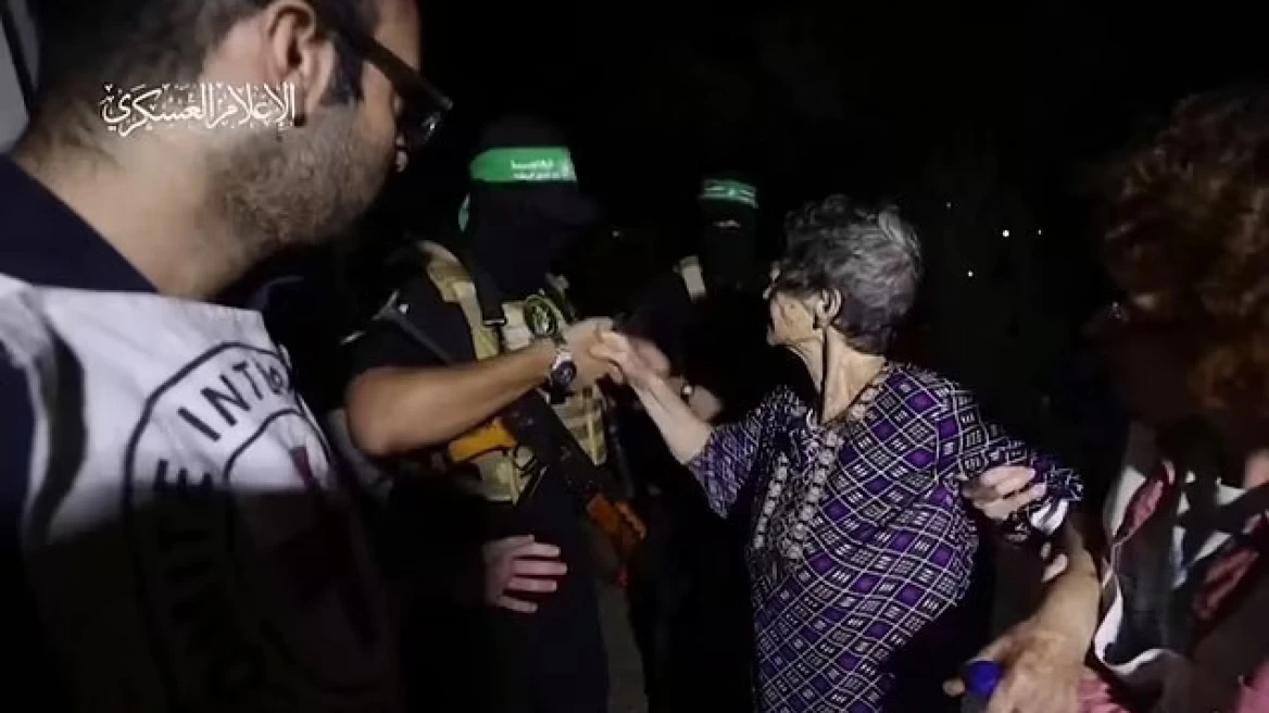 VIDEO/ 85-vjeçarja izraelite e liruar tregon pse i shtërngoi dorën ushtarit të Hamasit 