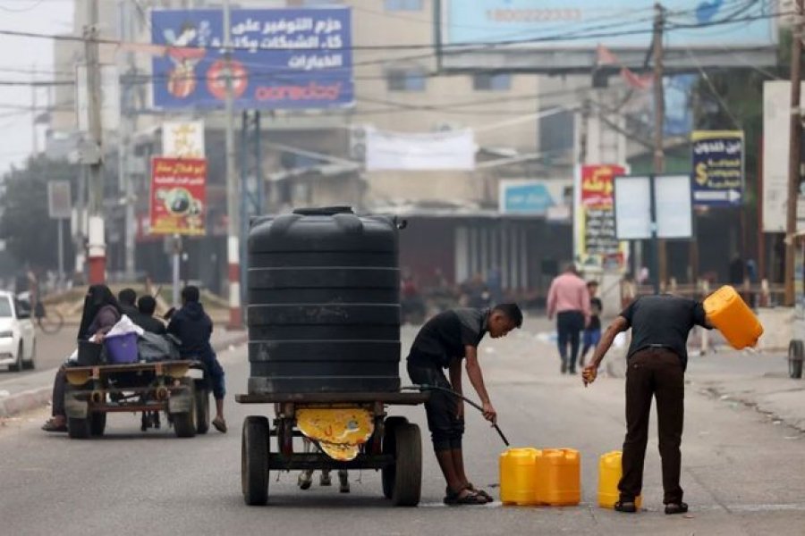 Katastrofë humanitare, banorët e Gazës detyrohen të pinë ujë të ndotur dhe të kripur, rrezikojnë të vdesin nga dehidratimi