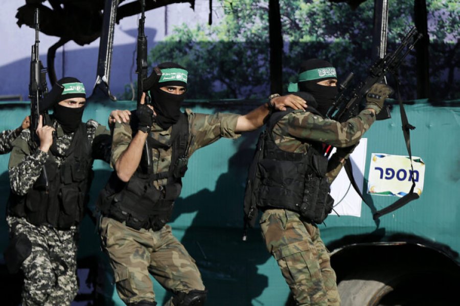 Më shumë se gjysma e pengjeve të mbajtura nga Hamasi janë të huaj , ata kanë pasaporta nga 25 vende
