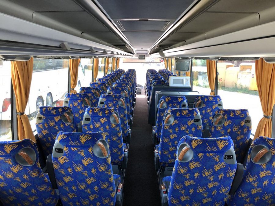 A e dini pse sediljet e autobusit janë të mbuluara me printe shumëngjyrëshe?