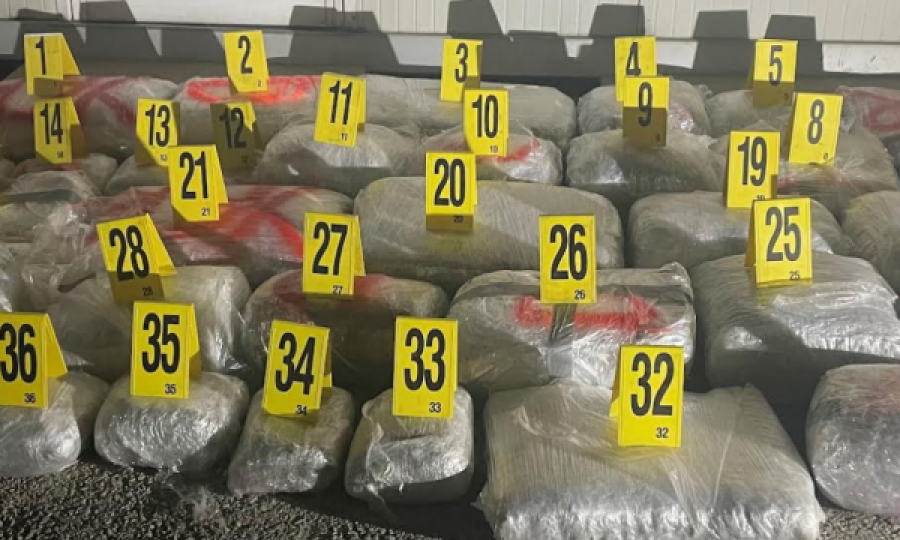 Policia sekuestron 182 kg marihuanë, dyshohet se ishte transportuar nga Serbia, dy persona në pranga