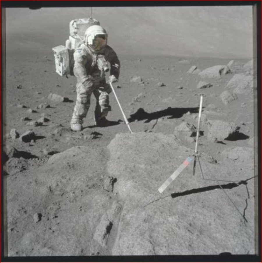 Astronauti zbulon moshën e hënës me anë të shkëmbit të marrë nga vizita në 1972