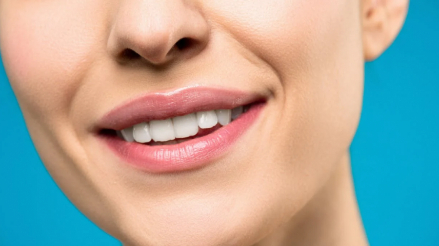 Çfarë mund të zbulojë ngjyra e dhëmbëve për shëndetin tuaj