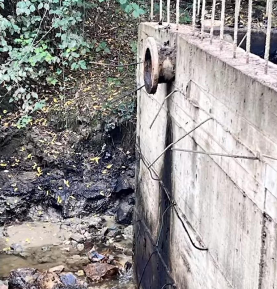 Ndotja e lumit Gjanica: arrestohet punonjësi i një firme duke derdhur mbetje hidrokarburesh në ujë