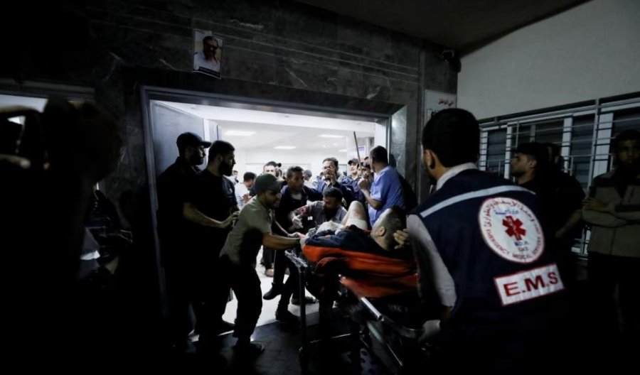 Rrëfime nga mjekët në Gaza: Pa drita, pa shtretër, pa barna...