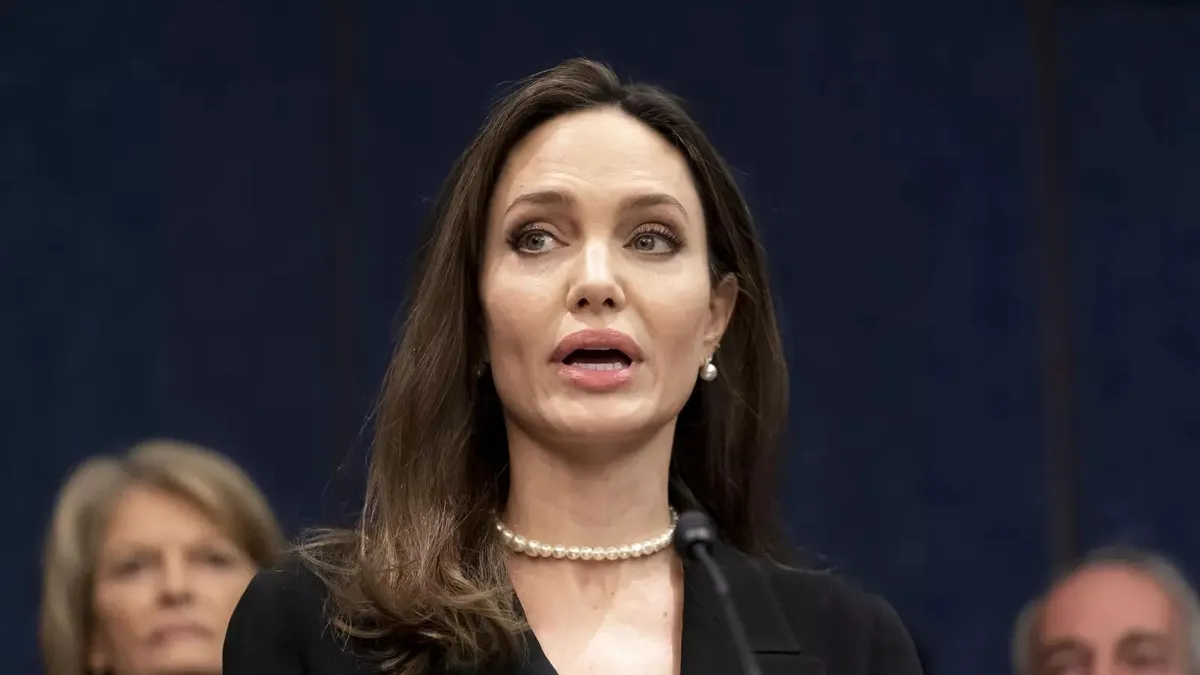 Angelina Jolie dënon sulmet ndaj civilëve: Gaza po shndërrohet në një varr masiv, 40% e viktimave janë fëmijë