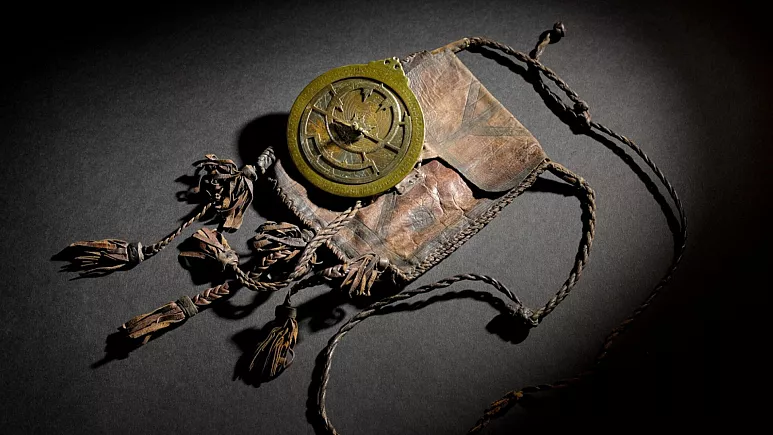 Astrolabi 1000-vjeçar prej bronzi pritet të shitet për miliona euro në ankandin e Sotheby's