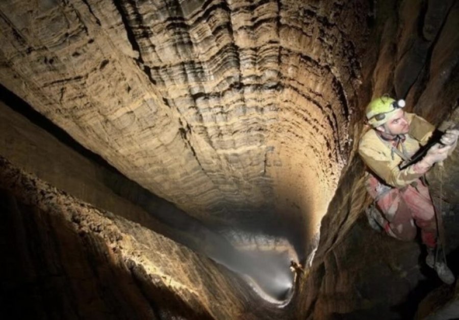 Cila është shpella më e thellë në botë?