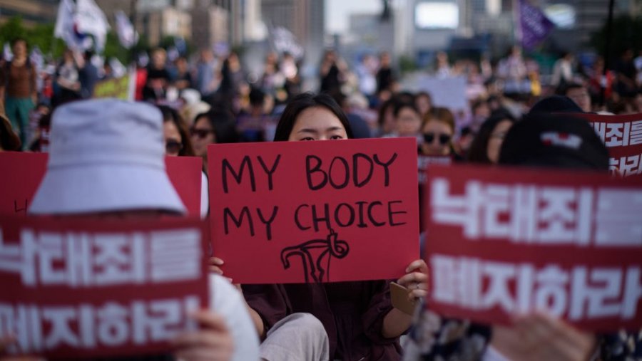 Franca pro abortit! Garanton me Kushtetutë të drejtën për abort