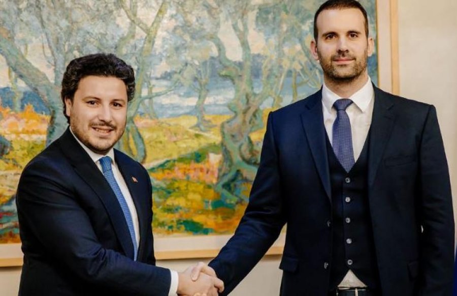 Qeveria e re në Mal të Zi/ Abazoviç nuk vonon, i dorëzon detyrën kryeministrit të ri, Milojko Spajiç
