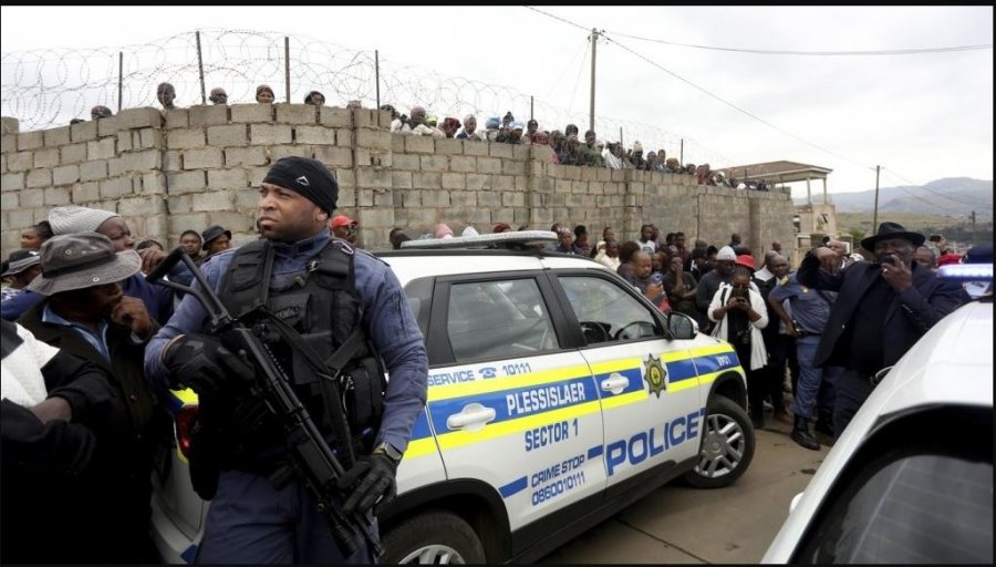 18 të vrarë në masakrën e policisë ndaj bandës së grabitësve në Afrikën e Jugut