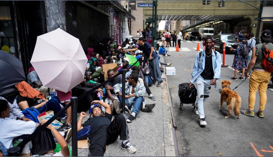 Banorët e Nju Jorkut protestojnë ndaj krizës së emigrantëve