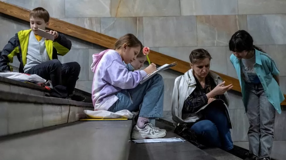 Lufta në Ukrainë - Kthimi në shkollë nën sulmet ruse: 'Nuk ka asnjë vend të sigurt për mësim'