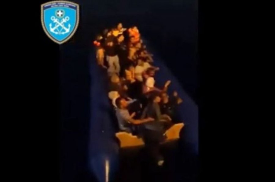 Parandalohet tragjedia në brigjet greke, roja bregdetare shpëton 53 emigrantë
