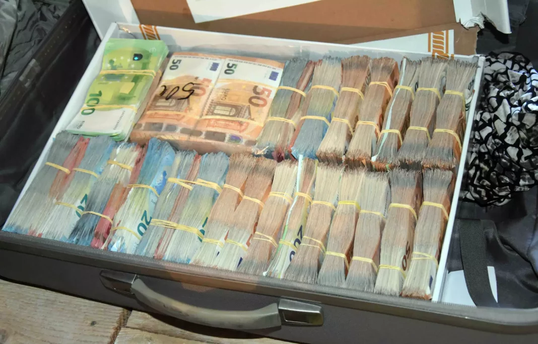 VIDEO/ Europol ‘sulmon’ kartelin ballkanik, kapet 2.7 ton kokainë dhe qindra mijëra euro