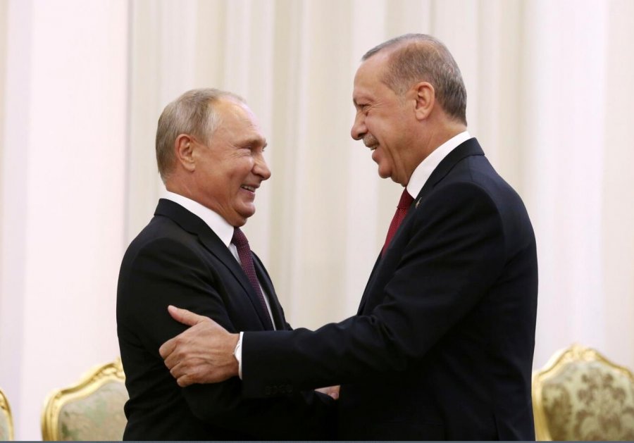 Putin del nga 'strofulla', vizitë zyrtare në Turqi, takim 'kokë më kokë' me Erdogan
