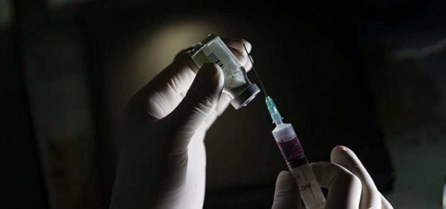 Londra përshpejton programet e vaksinës kundër COVID-19 mes shqetësimeve në rritje për rrezikun e variantit të ri