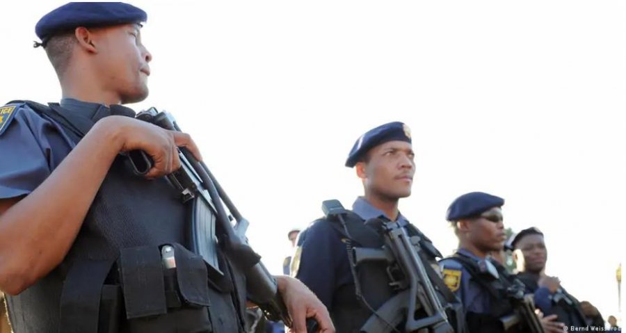 Policia e Afrikës së Jugut vret 18 të dyshuar në një shkëmbim zjarri