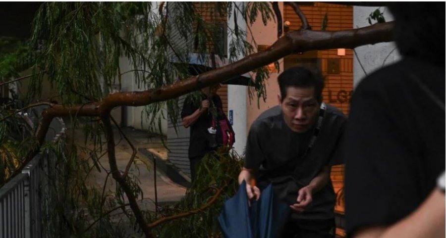 Tajfuni “Saola” godet Kinën/ Raportohet për një viktimë, anulohen fluturimet e mbyllen shkollat