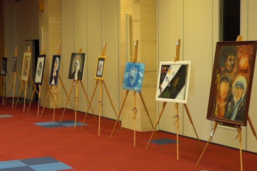 Mbi 30 vepra arti në ekspozitën kushtuar Nënë Terezës