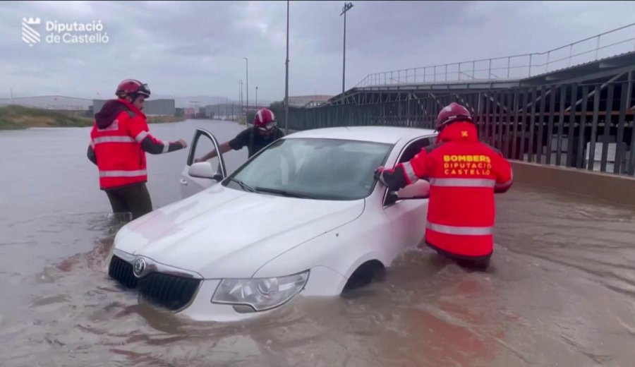 Përmbytjet pasojnë valët e të nxehtit në Spanjë, dy viktima
