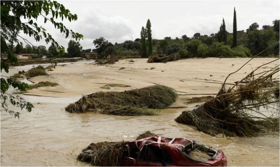 Dy të vdekur nga vërshimet në Spanjë