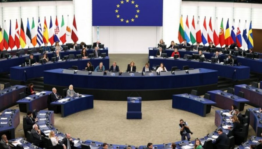 Deputeti i PE: Evropa të mësojë nga gabimet me Rusinë në qasjen ndaj Kinës