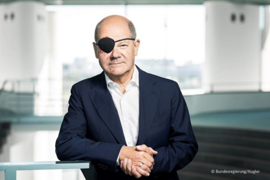Kancelari gjerman Olaf Scholz shfaqet me sy të maskuar si pirat: Mirëpres të gjitha memet!