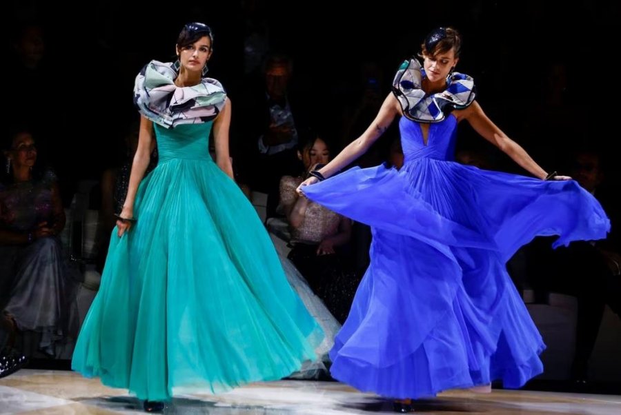 Armani organizon një spektakël të modës plot shkëlqim dhe yje në Venecia