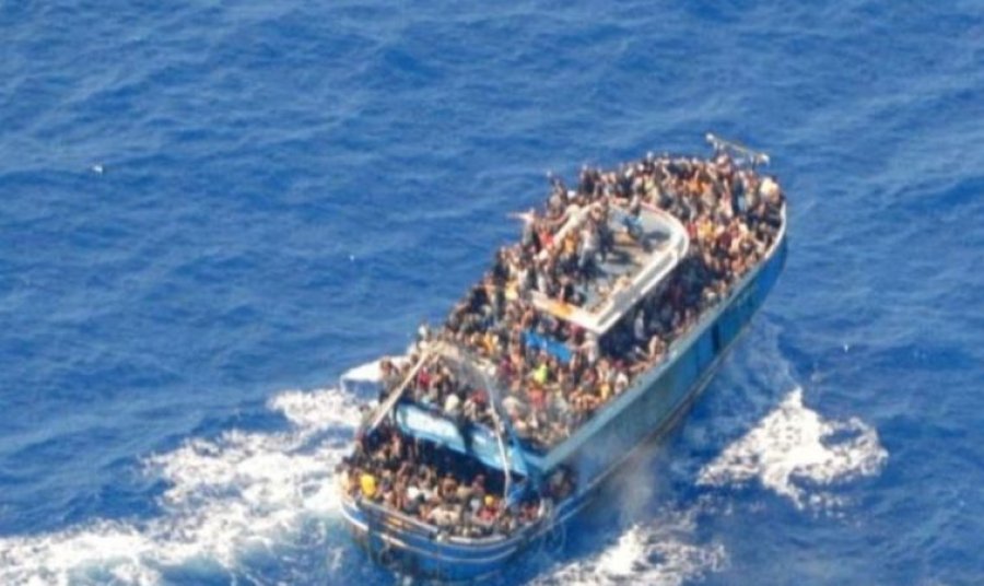 Tjetër tragjedi në ishullin grek, gjendet 1 refugjat i vdekur, shpëtohen 14 të tjerë