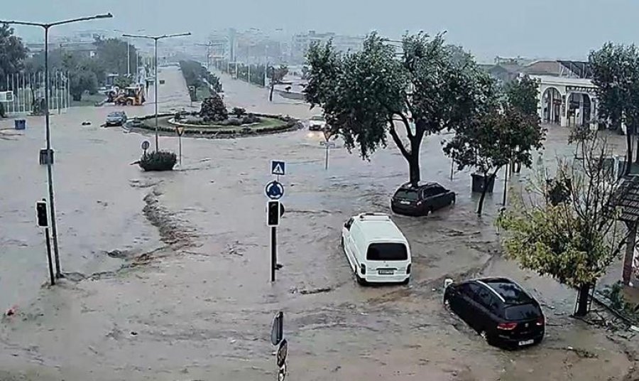 VIDEO/ Situatë apokaliptike në Volos, 1 viktimë e 1 i zhdukur nga përmbytjet