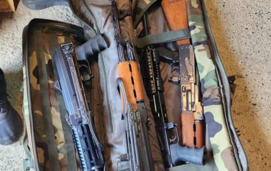 FOTO/ Zbulohet arsenal armësh serbe në veri të Kosovës