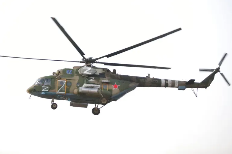 VIDEO/ Dezertoi në Ukrainë me helikopter, piloti rus merr 500.000 dollarë shpërblim 