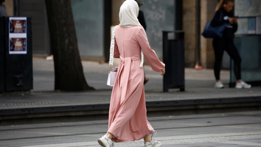 Gjykata Supreme e Francës e miraton ndalimin e mantelit mysliman në shkolla