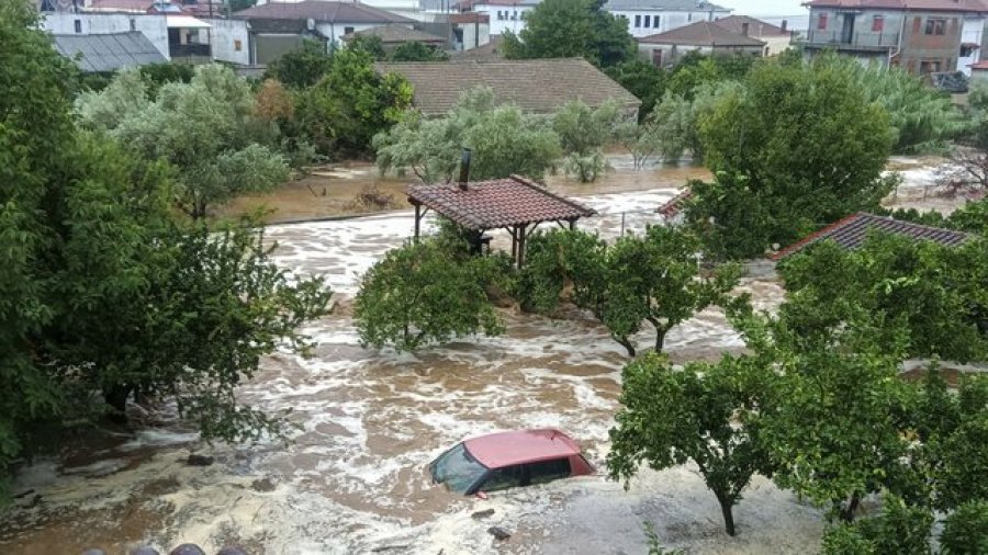 Ujërat e përmbytjeve tërhiqen, më shumë viktima pritet të raportohen