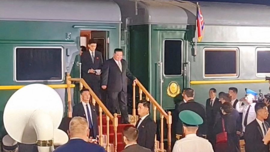 Kim Jong-un arrin më tren në Rusi, SHBA ripërsërit qëndrimin: Do të përballen me  sanksione të rënda