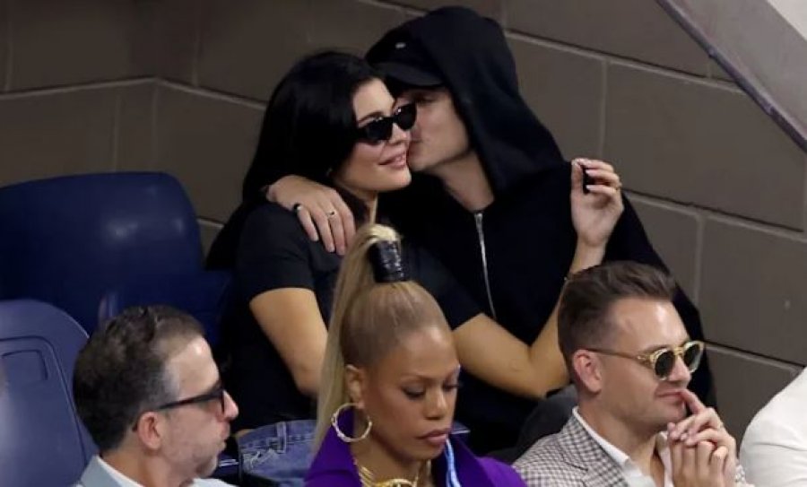 Nuk fshihen më! Kylie Jenner dhe partneri i saj shfaqen më të lumtur se kurrë krah njëri-tjetrit në publik       