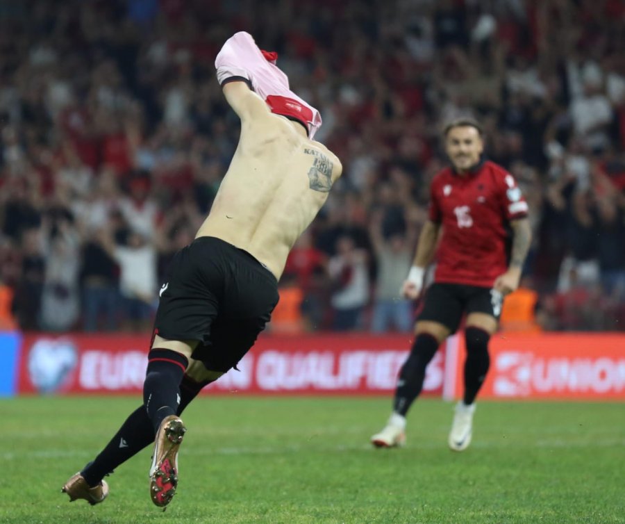 Gazeta austriake 'Kurier': Tatuazhi i futbollistit shqiptar tërbon serbët