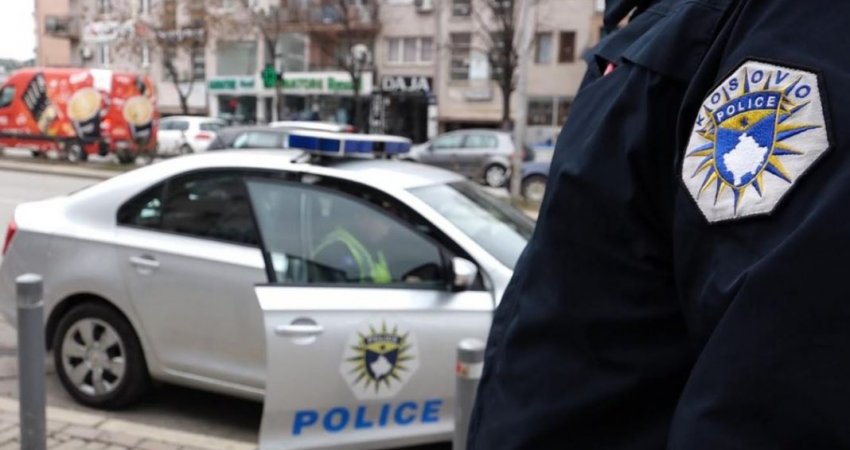 S’merren vesh në trafik, tre persona rrihen mes vete në Pejë, arrestohen nga policia