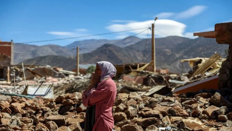 Në garë me kohën, katër ditë pas tërmetit në Marok! Të mbijetuarit strehohen në çadra, vijojnë ende kërkimet