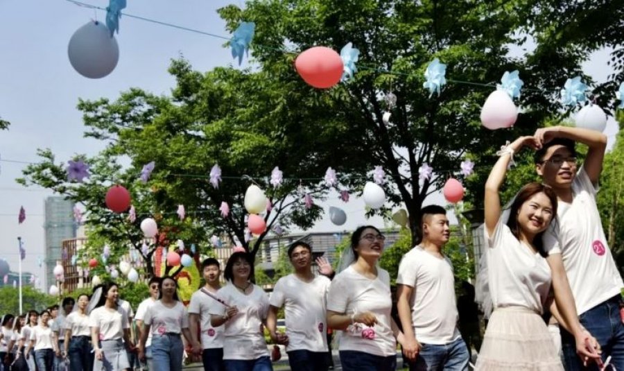 Pse gratë e martuara në Kinë përballen me diskriminim në punësim?