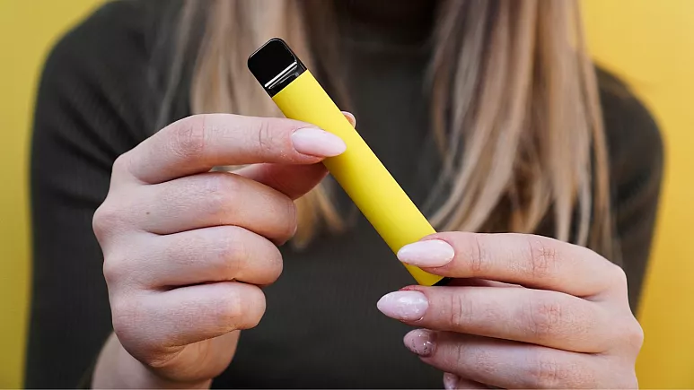 Goditje, cigareve elektronike me një përdorim: Cilat shtete po përpiqen t’i ndalojnë si rrezik për shëndetin?