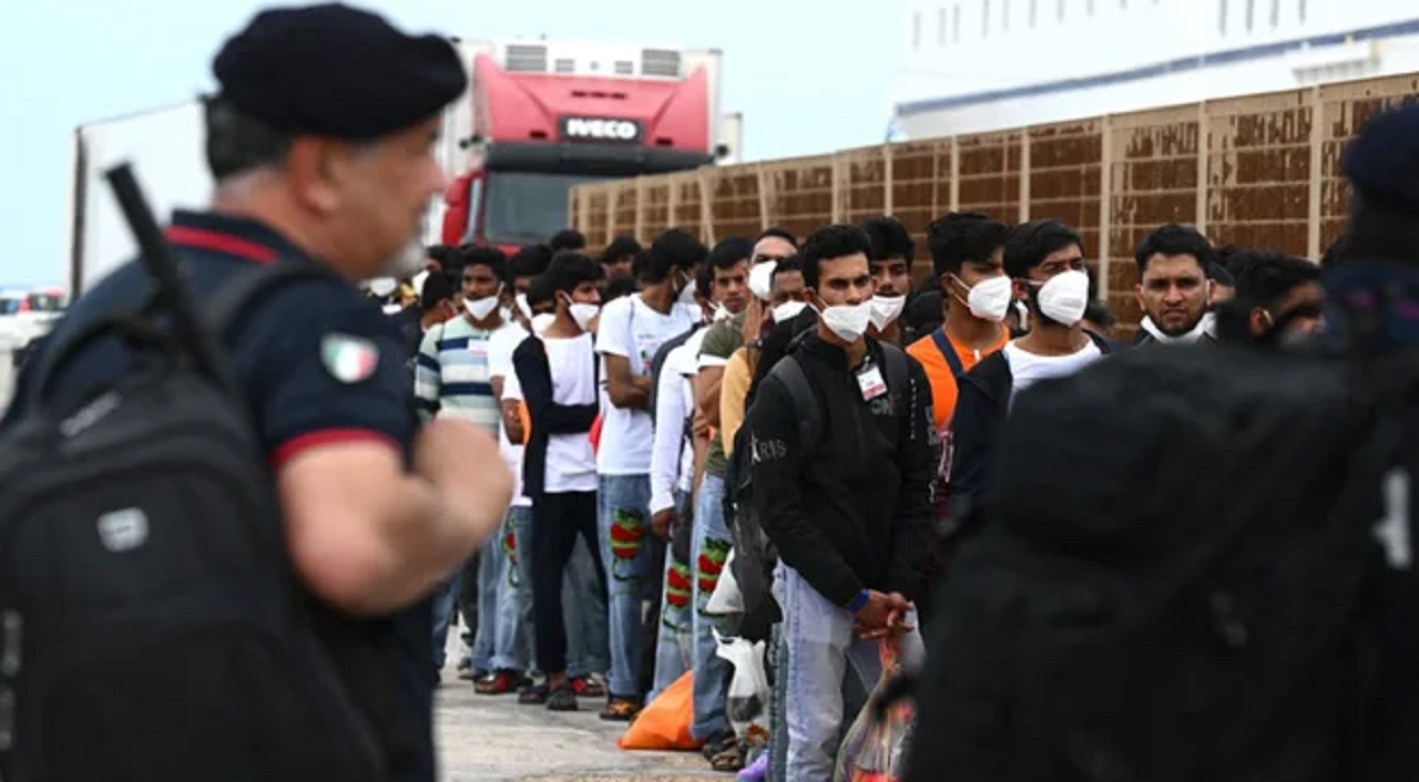 Lampeduza, 7 mijë emigrantë në 24 orë/ Meloni kërkon ndihmë!