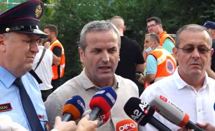 Drejtori i Zjarrfikëses së Tiranës: Dëmet te pallati te Rruga e Kavajës janë të mëdha