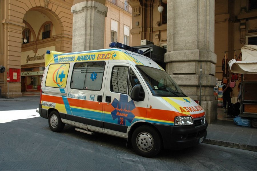 Aksident i rëndë në Romë, autobusi me emigrantë përplaset me një automjet, 2 të vdekur, 25 të plagosur