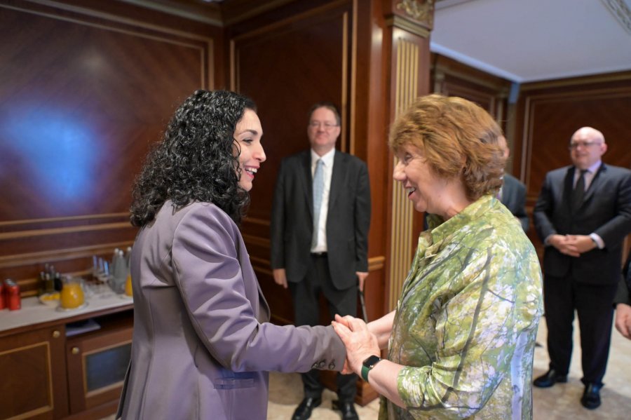Osmani takohet me Baroneshën Ashton dhe ish-diplomatin amerikan Philip Reeker