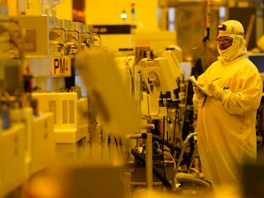 Amerika po ndërton fabrika të çipave, problem i madh mungesa e fuqisë punëtore